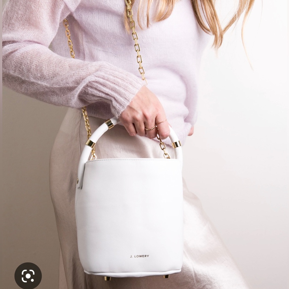 J. Lowery white leather handbag in pristine condition. Spring is coming! 💕